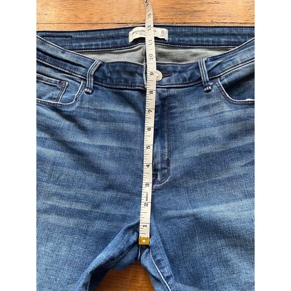ABERCROMBIE & FITCH 'The Super Skinny Mid Rise' Distressed Jeans sz 12w/31 - Picture 9 of 12